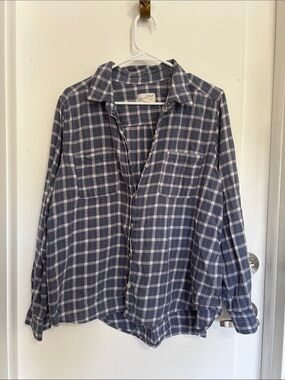 Universal Thread Blue and White Plaid Button-Up Shirt